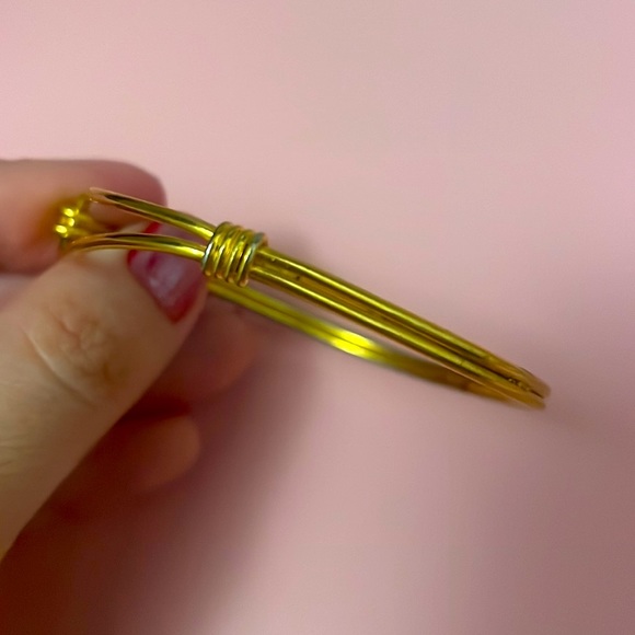 ✨ Gold-tone Bangle Bracelet (not real gold) ✨ - Picture 4 of 5